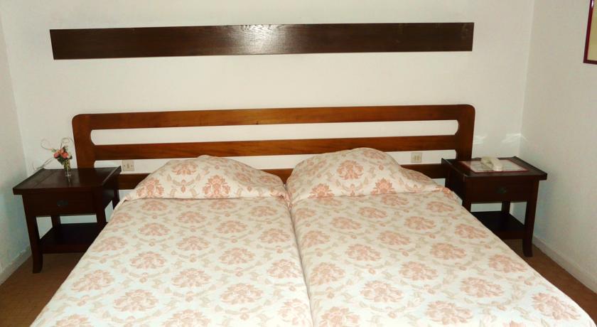 Hotel Le Mas Fleuri فيرنيه ليه با الغرفة الصورة