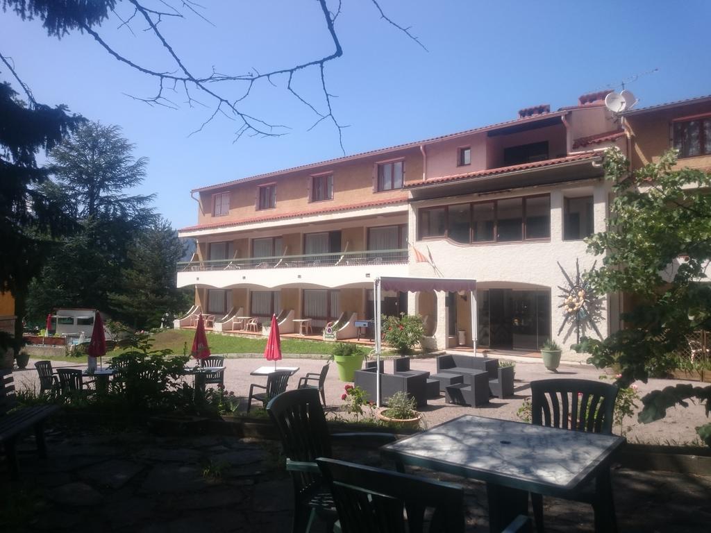 Hotel Le Mas Fleuri فيرنيه ليه با المظهر الخارجي الصورة