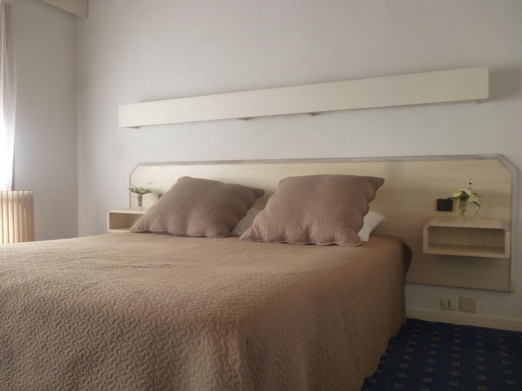 Hotel Le Mas Fleuri فيرنيه ليه با المظهر الخارجي الصورة