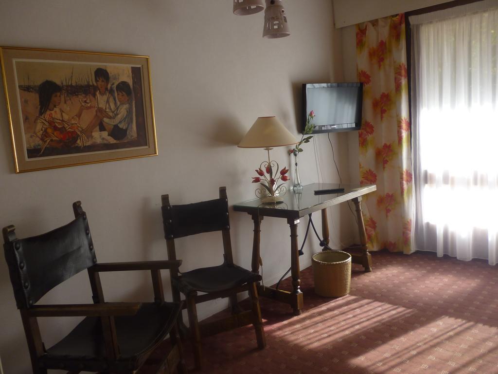 Hotel Le Mas Fleuri فيرنيه ليه با المظهر الخارجي الصورة